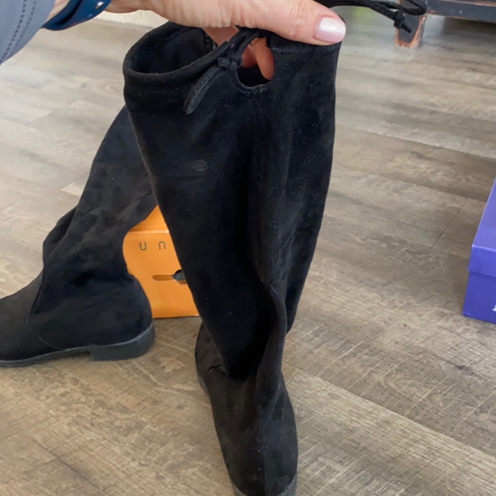 Knee high black suede boots!